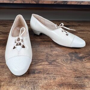 Johansen‎ Vintage Leather Dress Shoes Cream Low Heel USA made women's 8.5